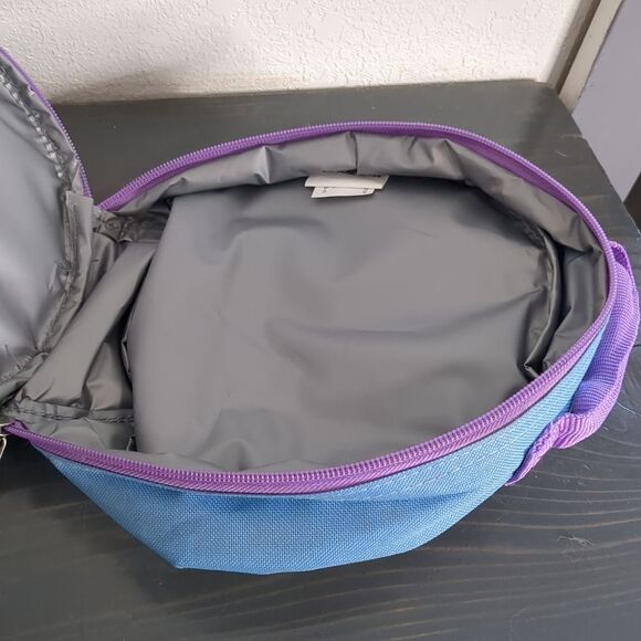 Frozen 2 themed lunch pale with handle.  never used - Picture 4 of 6